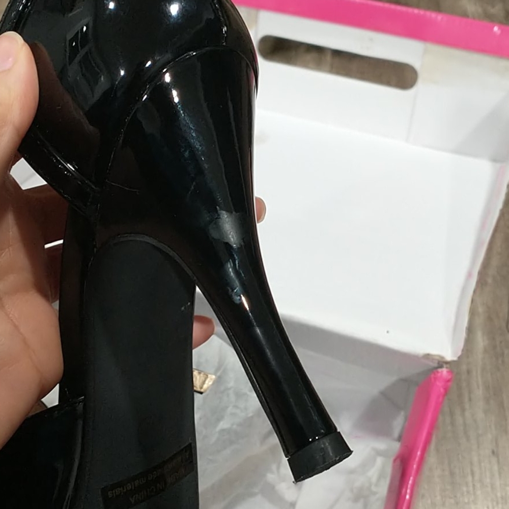 Shoes - Picture 6 of 10